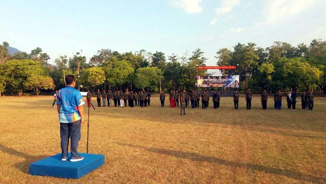 DIBEKALI TENTARA : Atlet proyeksi porprov mengikuti karakter building di Puslatpur Marinir Karang Tekok, kemarin (Hor)