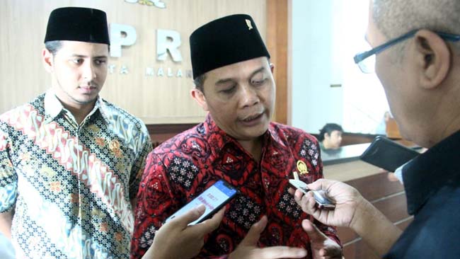 Ketua DPRD Kota Malang I Made Riandiana Kartika didampingi Wakil Ketua III DPRD Kota Malang Rimza